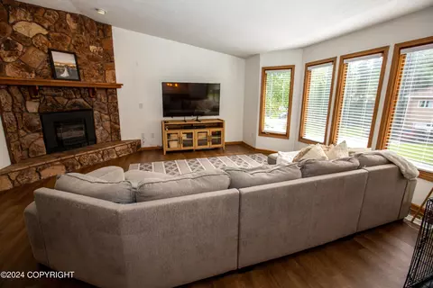 Living - 19905 Samalga Cir, Eagle River, AK 99577 photo 2 of 4