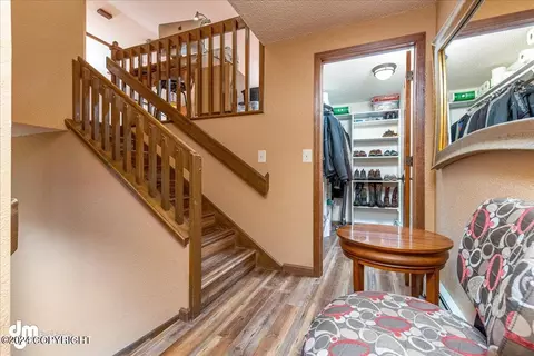 521 Donna Dr, Anchorage, AK 99504 photo 4