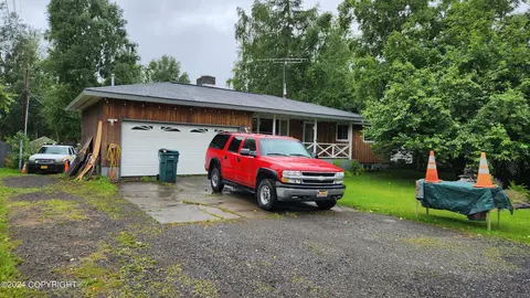 8035 Lloyd Dr, Anchorage, AK 99502