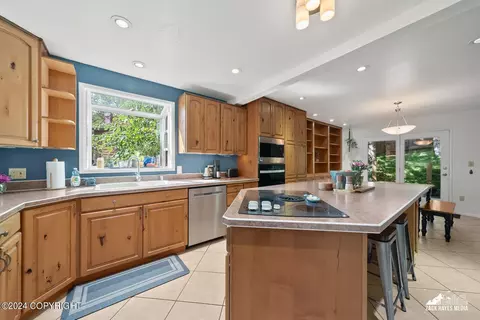 Kitchen - 4401 Edinburgh Dr, Anchorage, AK 99502 photo 3 of 9