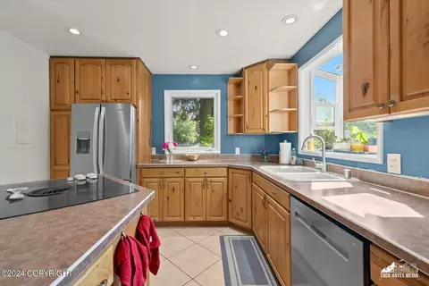 Kitchen - 4401 Edinburgh Dr, Anchorage, AK 99502 photo 7 of 9