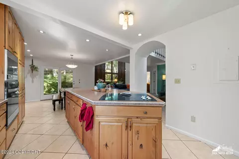 Kitchen - 4401 Edinburgh Dr, Anchorage, AK 99502 photo 4 of 9