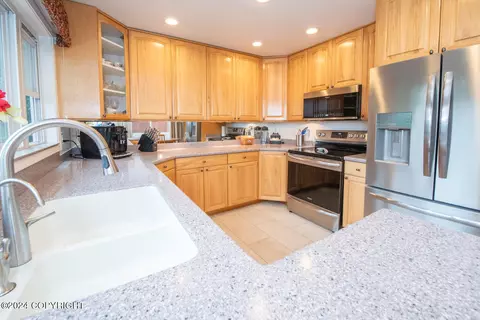 1174 Oceanview Dr, Anchorage, AK 99515