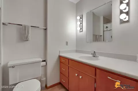 Bath - 2136 E 36th Ave, Anchorage, AK 99503 photo 7 of 8
