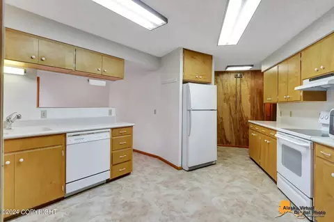 Kitchen - 2136 E 36th Ave, Anchorage, AK 99503 photo 6 of 9