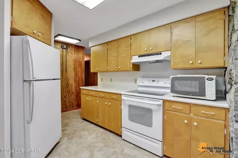 Kitchen - 2136 E 36th Ave, Anchorage, AK 99503 photo 7 of 9