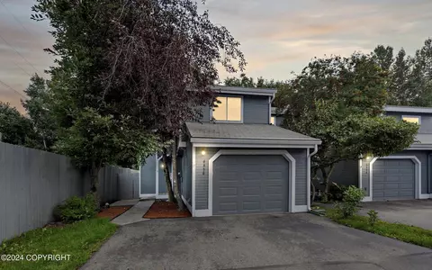 6636 Cimarron Cir, Anchorage, AK 99504