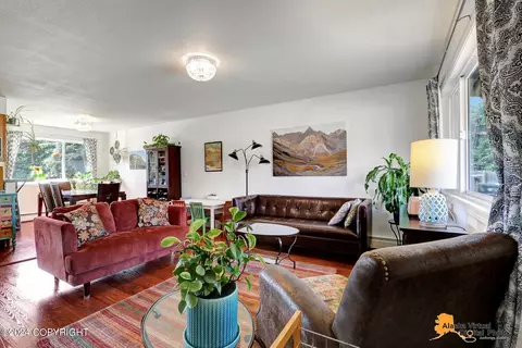 Living - 3214 E 16th Ave, Anchorage, AK 99508 photo 1 of 4