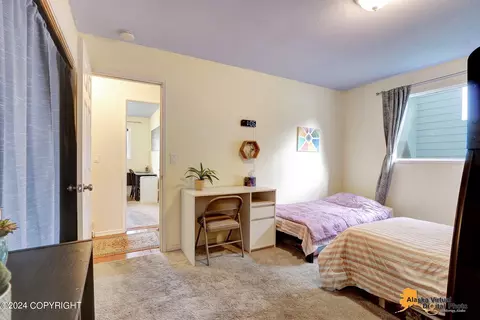 Bedroom - 3214 E 16th Ave, Anchorage, AK 99508 photo 4 of 5