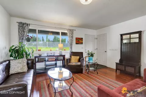 Living - 3214 E 16th Ave, Anchorage, AK 99508 photo 2 of 4