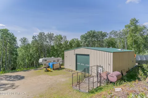 1201 Leuthold Dr, Fairbanks, AK 99712