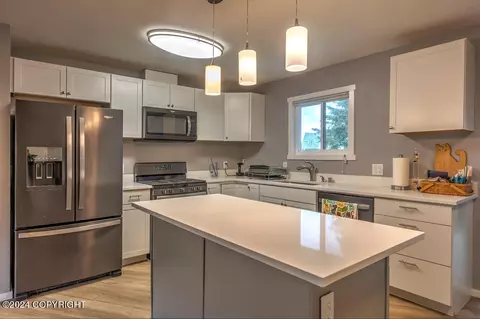 8540 Crystal St, Anchorage, AK 99502