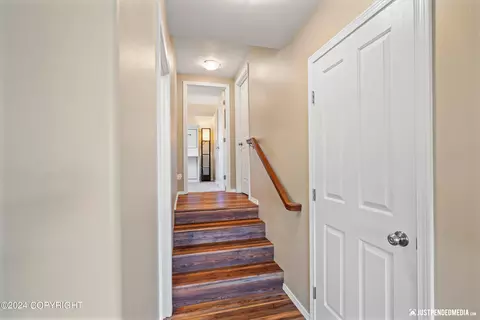 Entry Way - 20501 Pine Crest Ln, Eagle River, AK 99577 photo 2 of 4