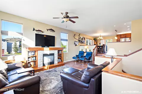 Living - 20501 Pine Crest Ln, Eagle River, AK 99577 photo 4 of 6