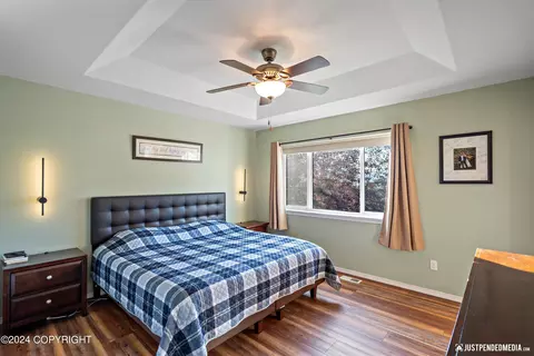Bedroom - 20501 Pine Crest Ln, Eagle River, AK 99577 photo 3 of 4