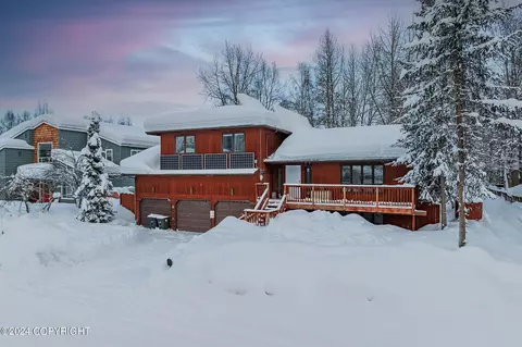 2221 Yorkshire Ln, Anchorage, AK 99504