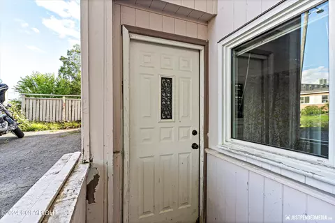 Entry Way - 1310 E St, Anchorage, AK 99501 photo 5 of 5