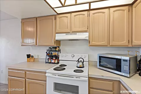 Kitchen - 1310 E St, Anchorage, AK 99501 photo 8 of 8