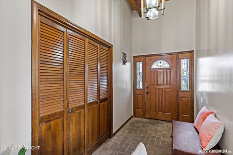 Entry Way - 1310 E St, Anchorage, AK 99501 photo 2 of 5