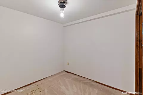 Bedroom - 1310 E St, Anchorage, AK 99501 photo 6 of 8