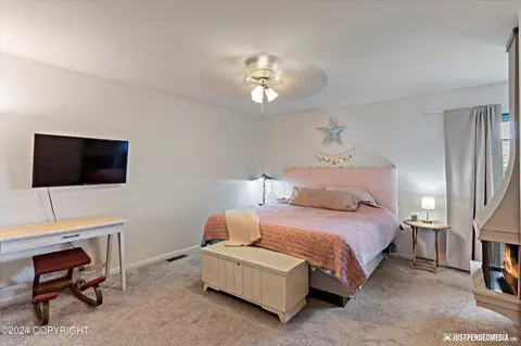 Bedroom - 1310 E St, Anchorage, AK 99501 photo 3 of 8