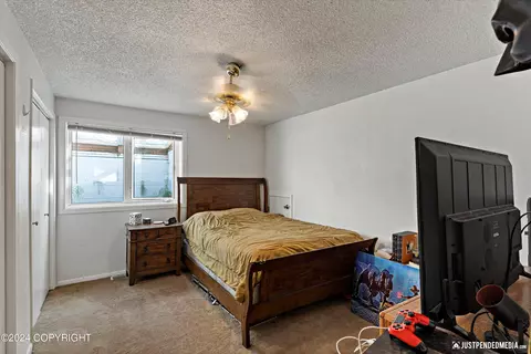 Bedroom - 1310 E St, Anchorage, AK 99501 photo 7 of 8