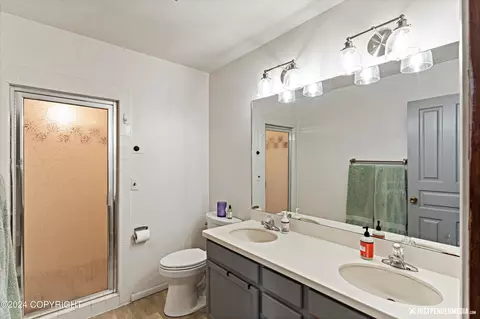 Bath - 1310 E St, Anchorage, AK 99501 photo 3 of 5