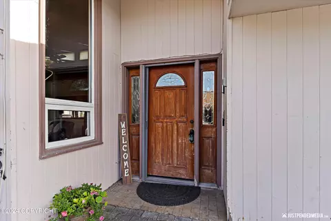 Entry Way - 1310 E St, Anchorage, AK 99501 photo 1 of 5