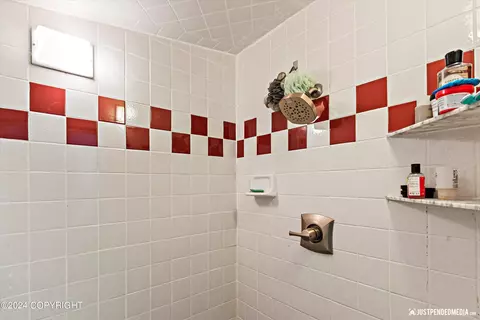 Bath - 1310 E St, Anchorage, AK 99501 photo 4 of 5