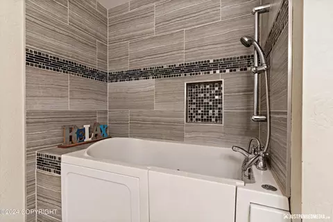 Bath - 1310 E St, Anchorage, AK 99501 photo 2 of 5