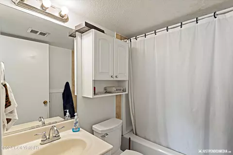 Bath - 1310 E St, Anchorage, AK 99501 photo 5 of 5