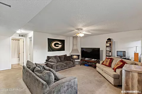 Living - 1310 E St, Anchorage, AK 99501 photo 4 of 5