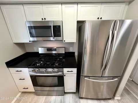 Kitchen - 6237 E Tudor Rd, Anchorage, AK 99507 photo 4 of 5