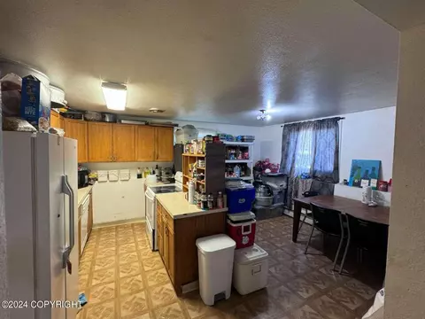 Kitchen - 4630 E 9th Ave, Anchorage, AK 99508 photo 2 of 4