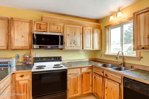 8014 E 3rd Ave, Anchorage, AK 99504 photo 6