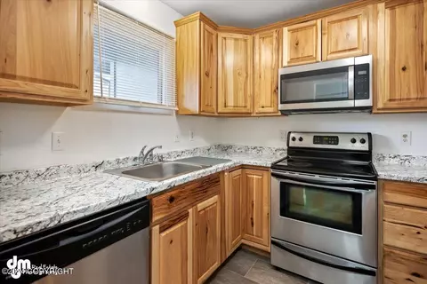 8921-8923 Woodstock Cir, Anchorage, AK 99502