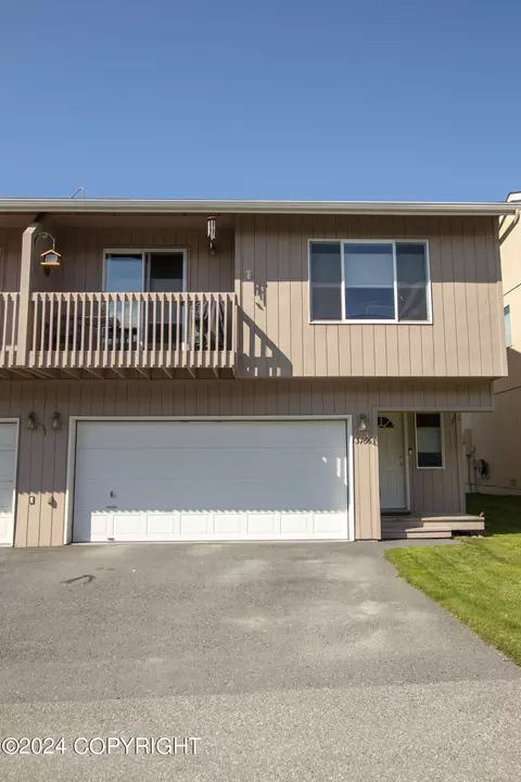 13766 Hunterwood Ln, Eagle River, AK 99577