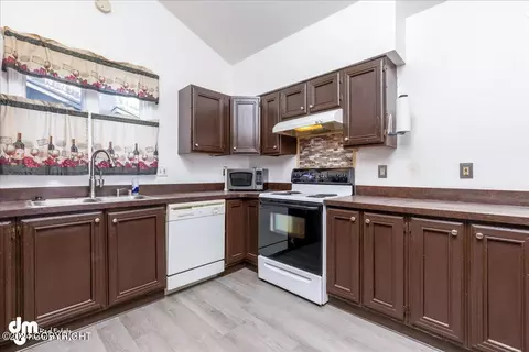 8300 E 32nd Ave, Anchorage, AK 99504 photo 8