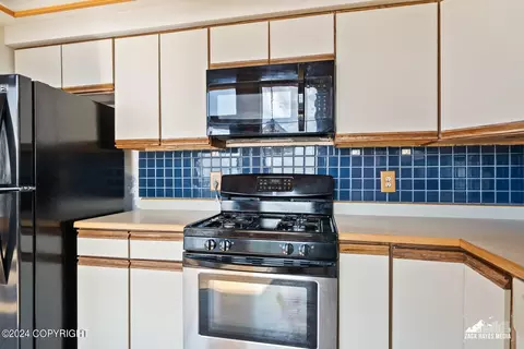 Kitchen - 13520 Sunshine Loop, Anchorage, AK 99516 photo 4 of 4