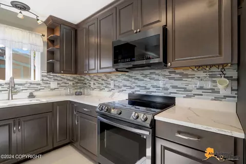 Kitchen - 12009 Copper Mountain Dr, Eagle River, AK 99577 photo 2 of 5