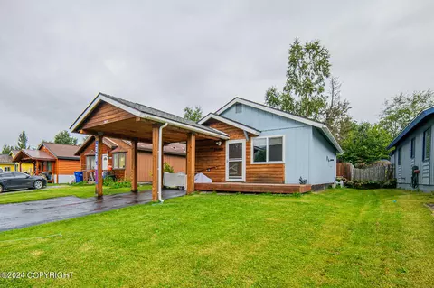 7813 Regal Mountain Cir, Anchorage, AK 99504
