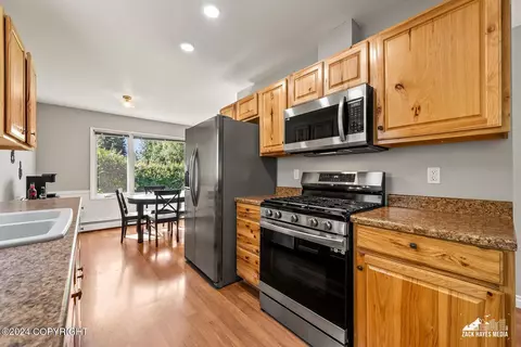 Kitchen - 17321 Baronoff Ave, Eagle River, AK 99577 photo 3 of 4