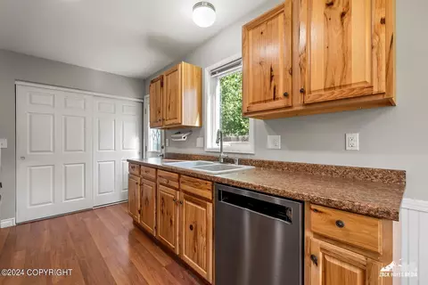 Kitchen - 17321 Baronoff Ave, Eagle River, AK 99577 photo 2 of 4