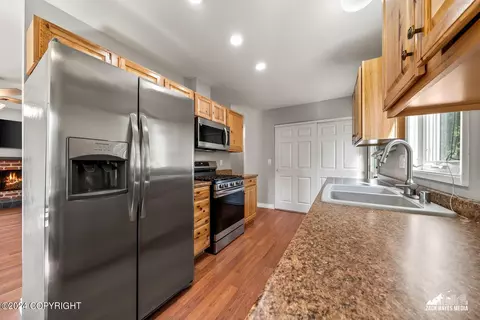 Kitchen - 17321 Baronoff Ave, Eagle River, AK 99577 photo 1 of 4