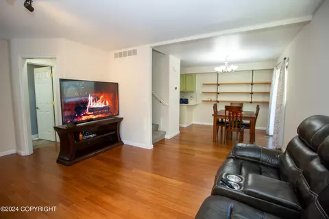 6423 E 10th Ave, Anchorage, AK 99504 photo 4