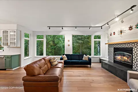 Living - 5130 E 98th Ave, Anchorage, AK 99507 photo 2 of 7