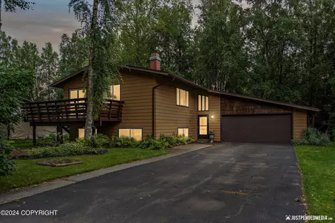 12820 Oomiak Cir, Anchorage, AK 99515