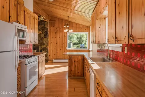 1021 E 26th Ave, Anchorage, AK 99508 photo 10