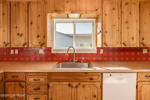1021 E 26th Ave, Anchorage, AK 99508 photo 9