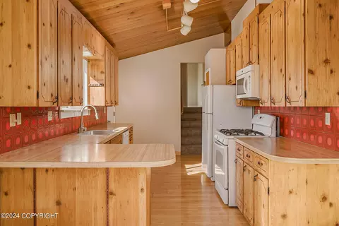 1021 E 26th Ave, Anchorage, AK 99508